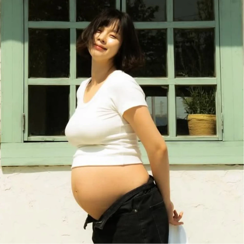 The Secret Life of My Secretary star Choi Yoon Ra announces pregnancy, glows in photos revealing baby bump