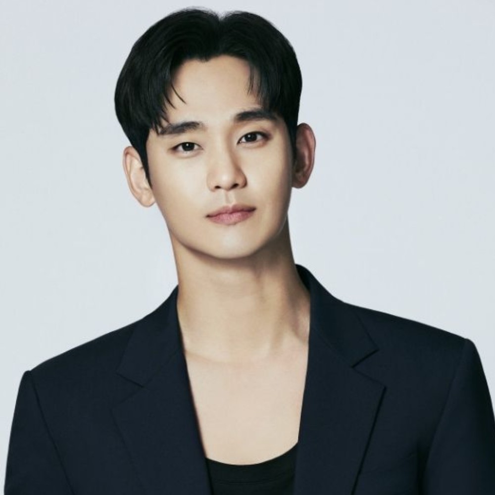 Kim Soo Hyun tops superstar rankings for 6th week in a row amid Kim Sae Ron dating scandal, Kim Hye Yoon leads female list