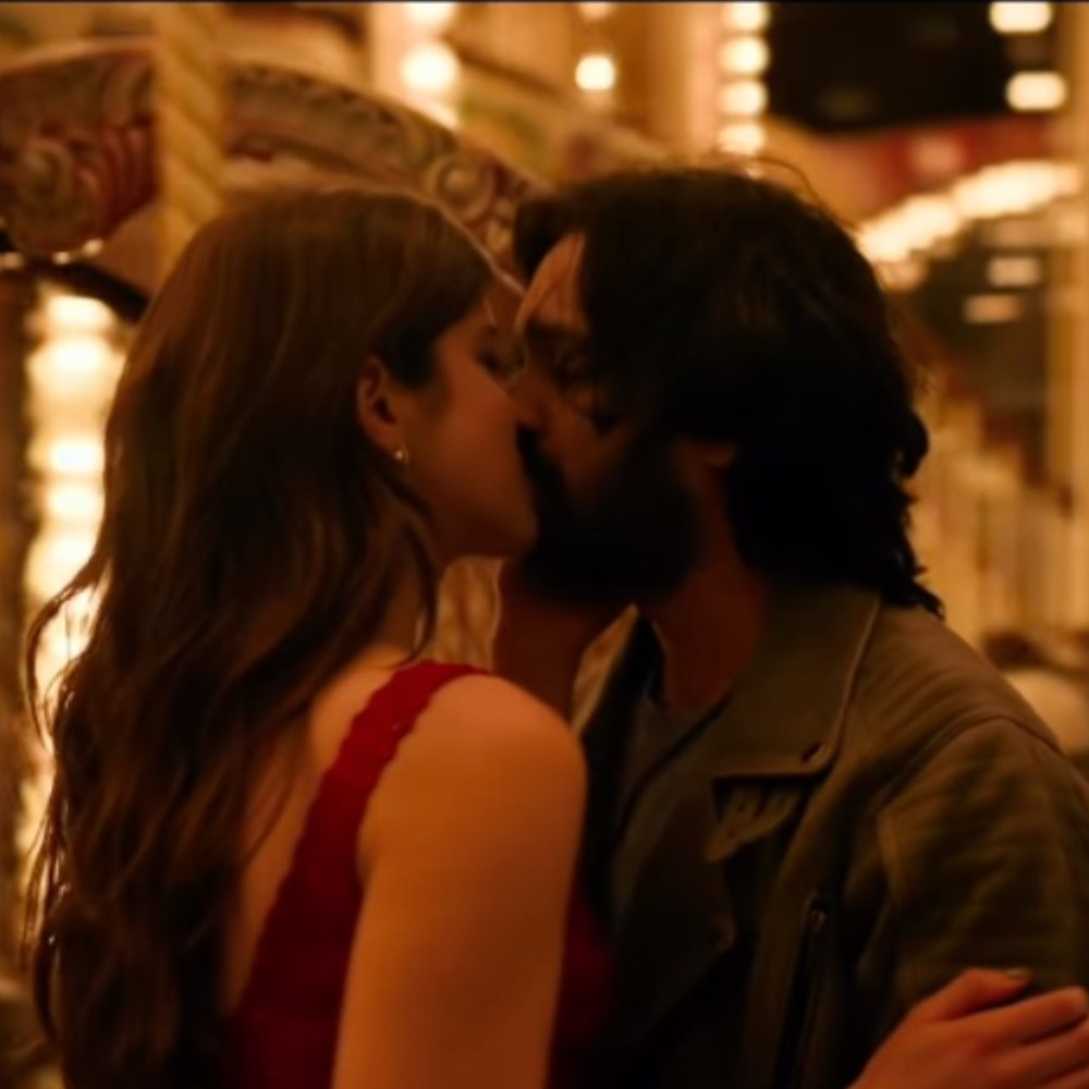 Aankhon Ki Gustaakhiyan Teaser Review: Vikrant Massey, Shanaya Kapoor kiss and celebrate romance in one-of-a-kind love saga 