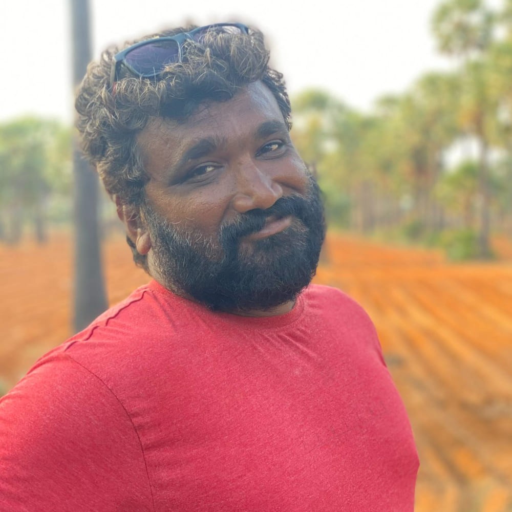 Tamil director Vikram Sugumaran passes away due to cardiac arrest while traveling in bus
