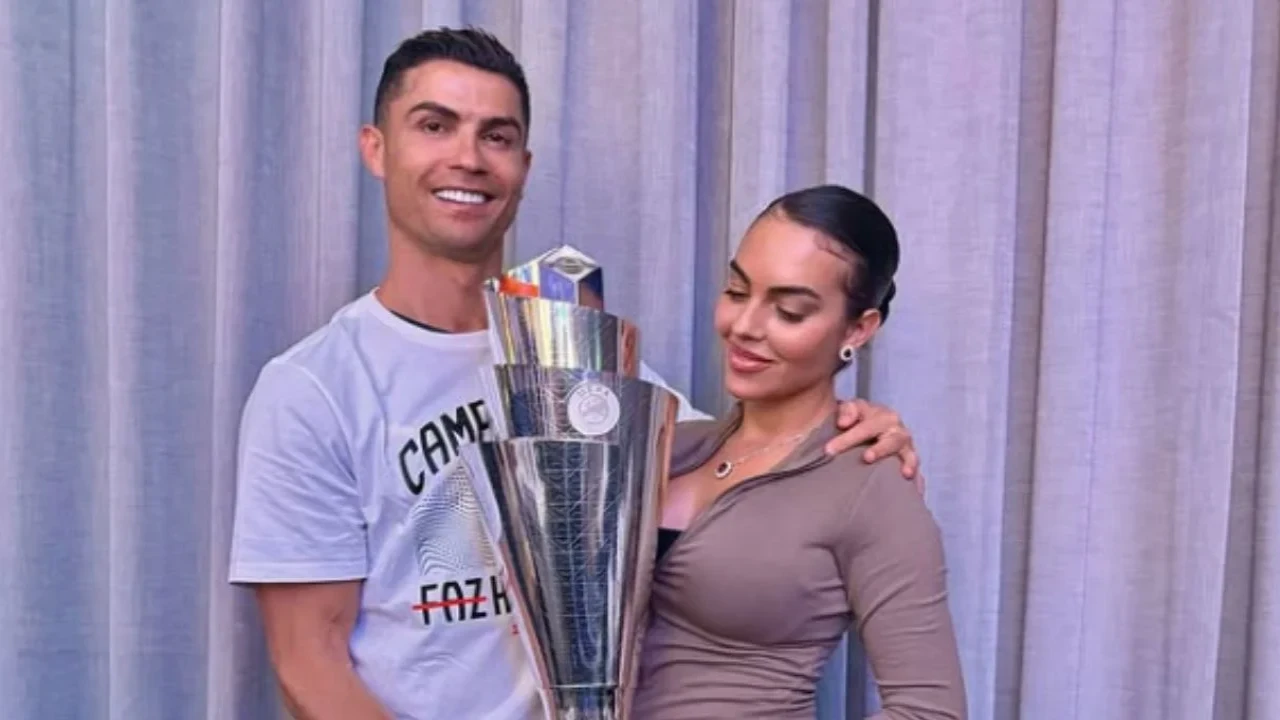 Cristiano Ronaldo & Georgina Rodríguez (via Instagram) Cristiano Ronaldo & Georgina Rodríguez (via Instagram)