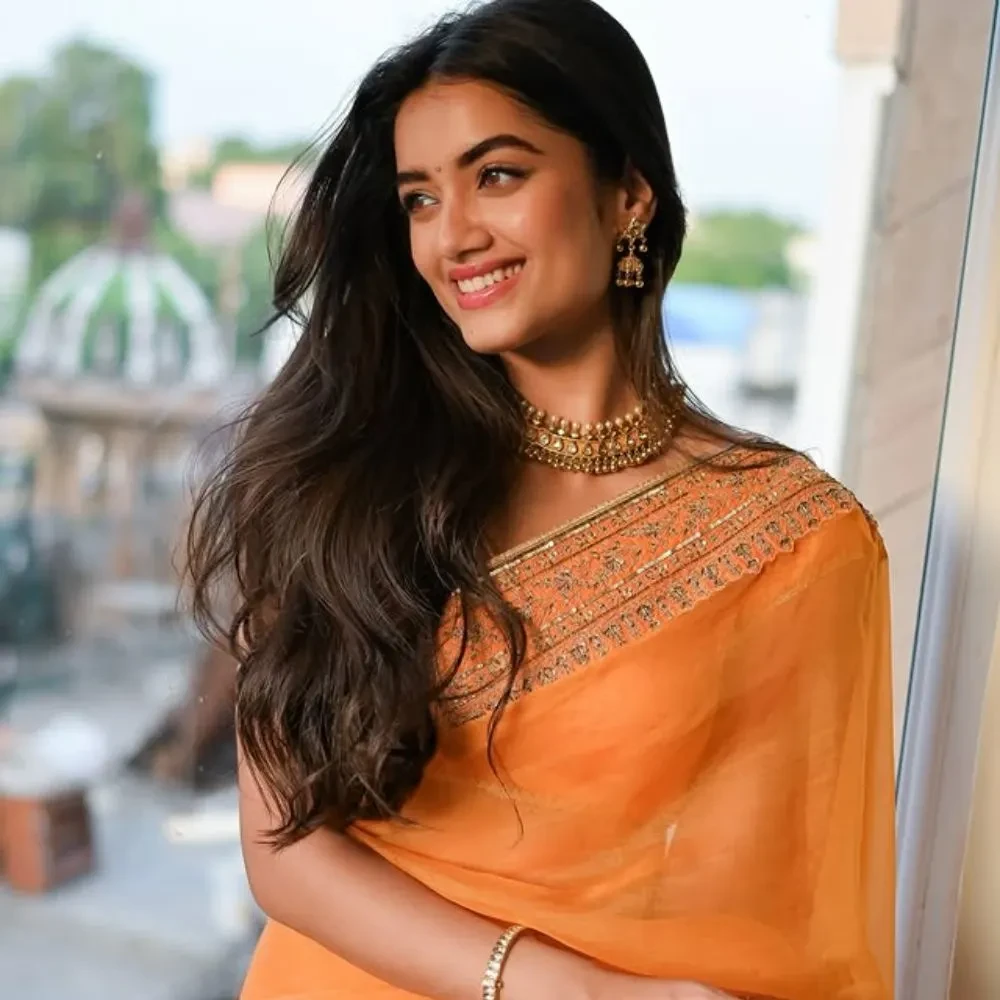 7 stunning photos of Vijay Deverakonda’s new Kingdom heroine Bhagyashri Borse