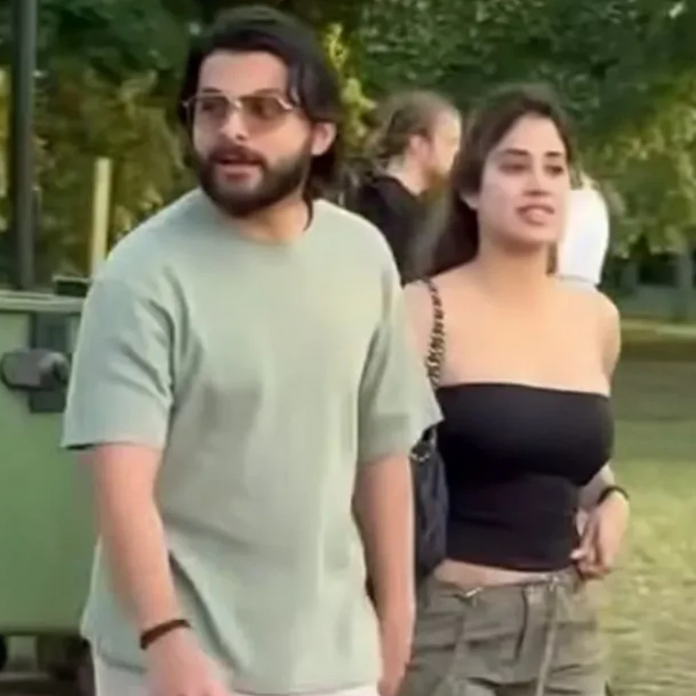 Lovebirds Janhvi Kapoor-Shikhar Pahariya secretly captured holding hands on streets of London, Khushi Kapoor goes unnoticed