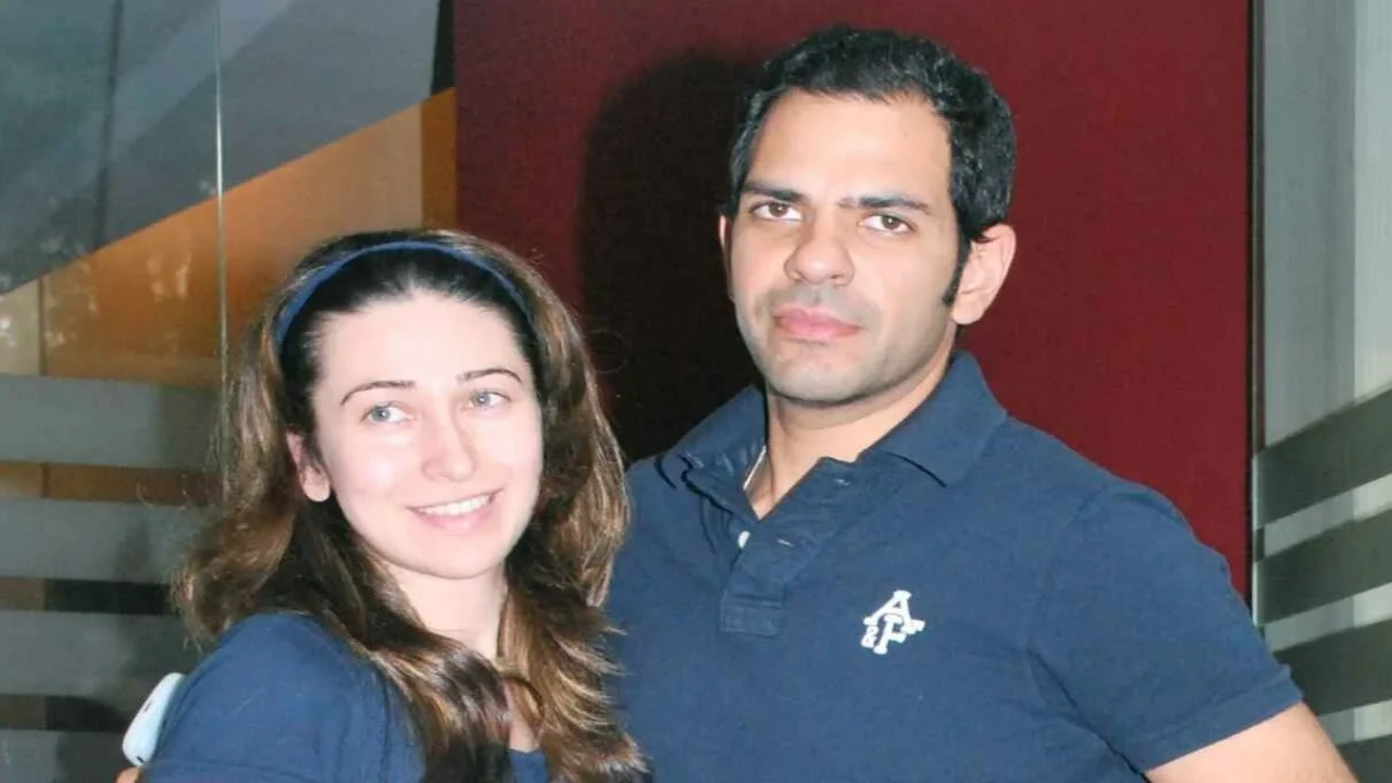 Karisma Kapoor and kids leave for Delhi to attend last rites of Sunjay Kapur (Pic Credit: Getty Images) Karima Kapoor, Sanjay Kapur