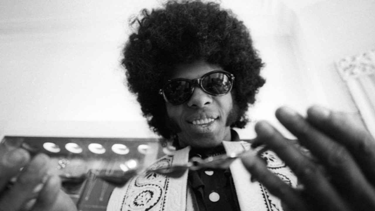 Sly Stone (via Getty) Sly Stone (via Getty)