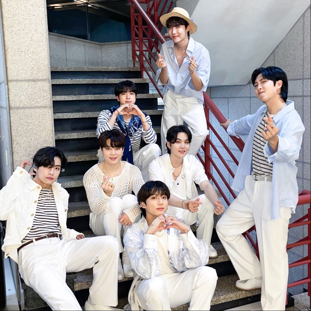 Ishaan Khatter sets stage on fire with BTS’ MIC Drop at Miss World 2025 finale, fans wonder if ‘he's an ARMY too’