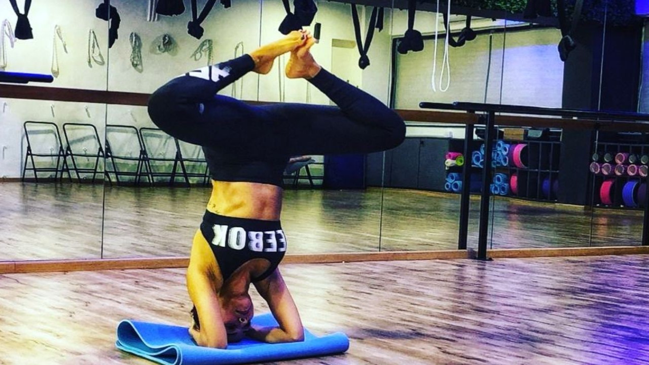 7 powerful yoga poses for real results ft Shilpa Shetty’s perfect headstand
