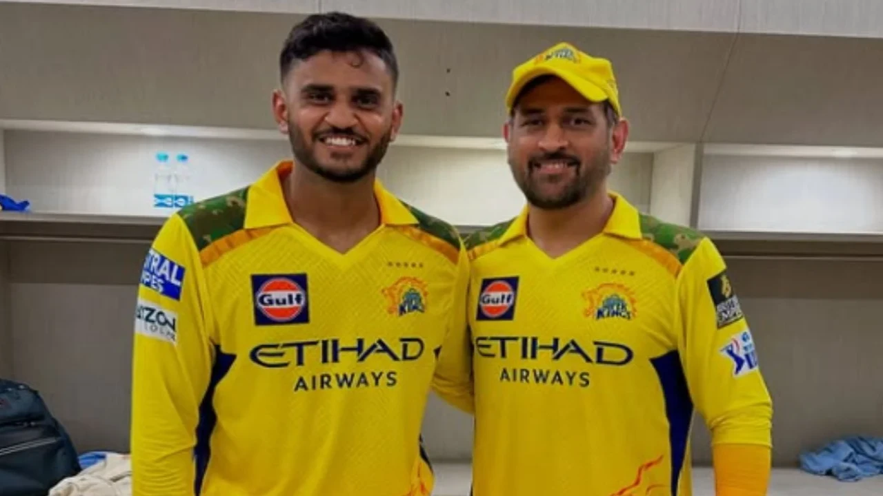 Urvil Patel & MS Dhoni (via Instagram) Urvil Patel & MS Dhoni (via Instagram)