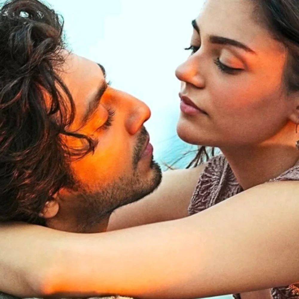 Saiyaara Box Office Preview: Ahaan Panday and Aneet Padda starrer run time, screen count, advance booking & opening day