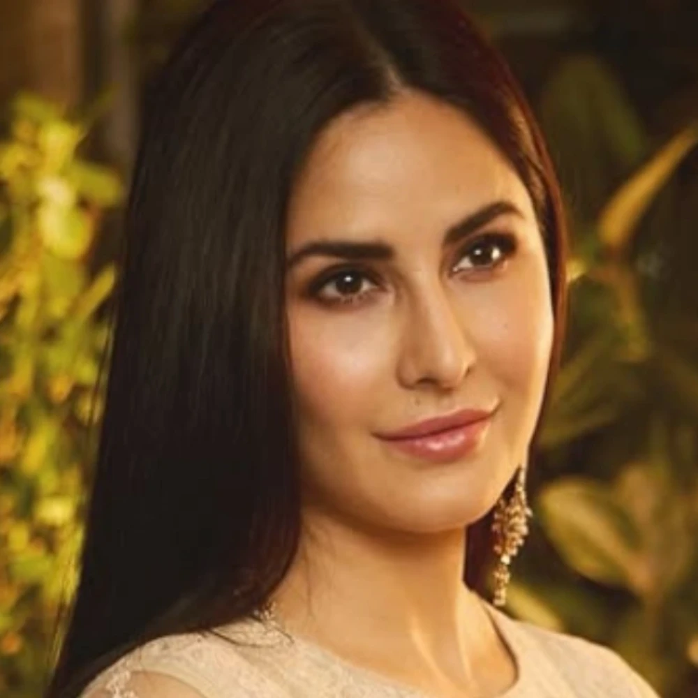 Wondering how Katrina Kaif has a glass-like dewy skin? Dhoom 3 actress swears by THIS ice water hack to reduce puffiness