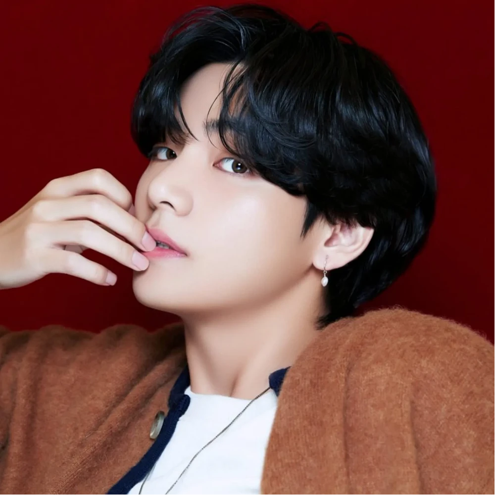 BTS’ V loses 2 kg within 4 days to avoid looking ‘messy’ during Paris visit, fans warn him against extreme diet