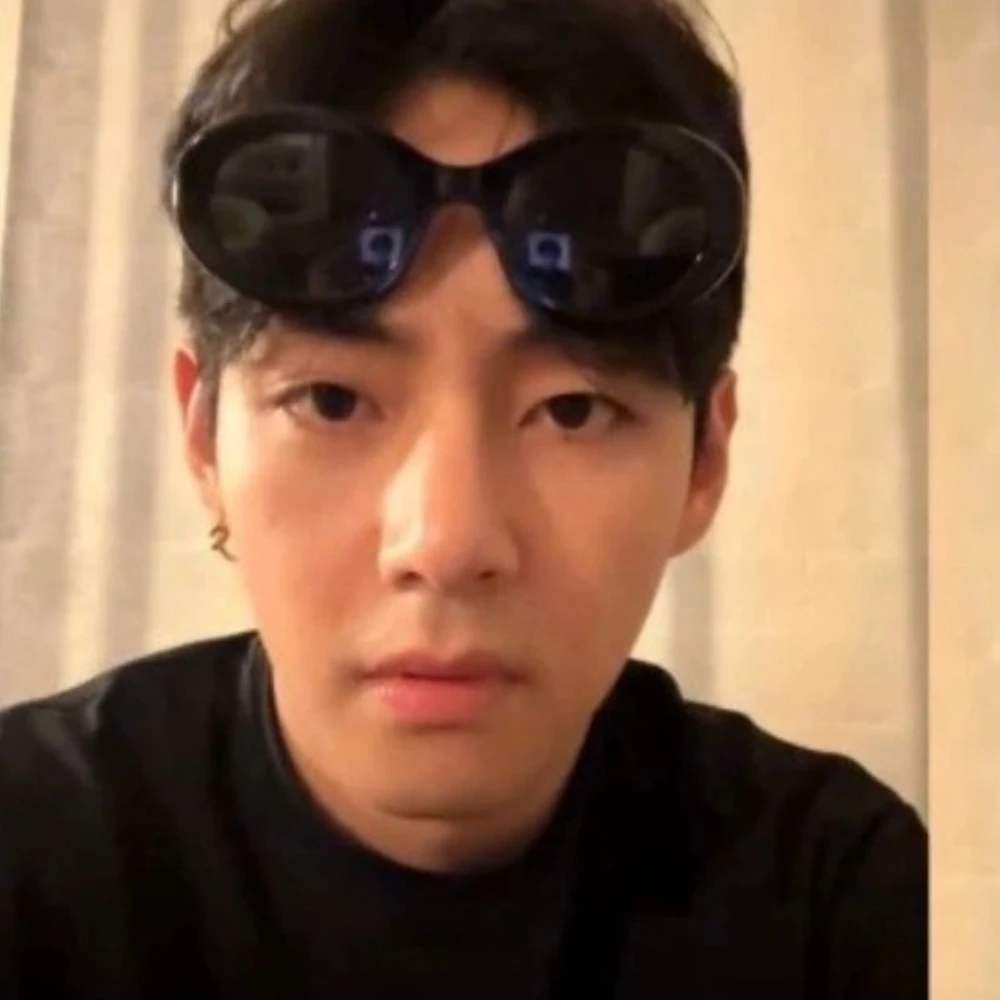 'Chaotic live': BTS' V left disheartened by fans' silent treatment, gets cheered up by Jimin's sheer top