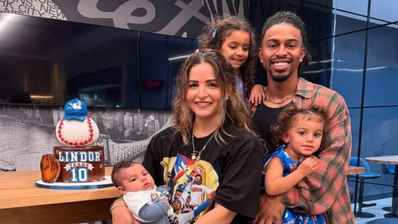 Katia Reguero, Koa, Kalina, Amapola & Francisco Lindor (via Instagram) Katia Reguero, Koa, Kalina, Amapola & Francisco Lindor (via Instagram)