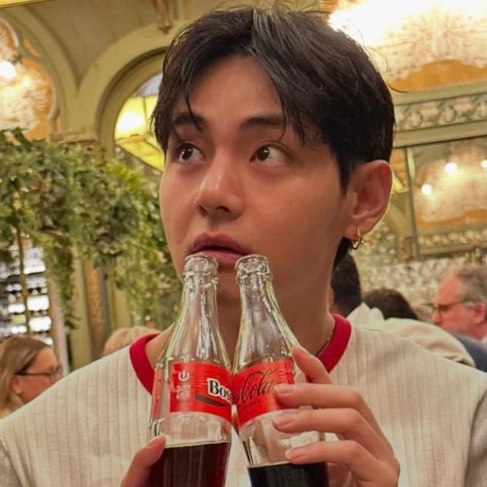 BTS' V's new picture sparks curiosity regarding 'who's kissing him?’ here's how Kim Taehyung responded