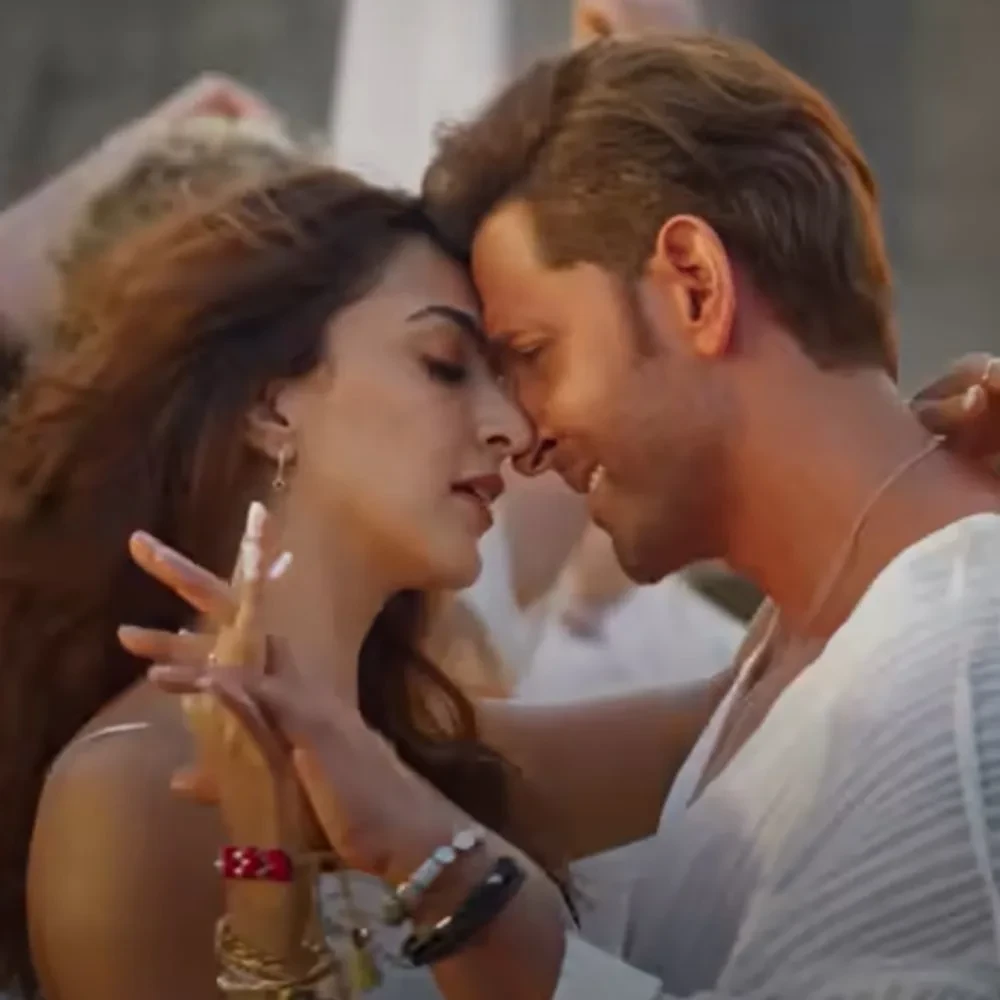 Hrithik Roshan and Kiara Advani’s liplock scenes and sizzling chemistry in the War 2 trailer send fans into a frenzy
