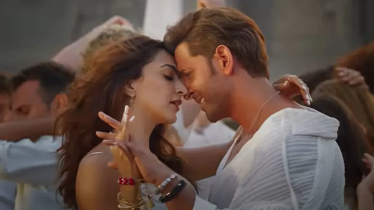 Hrithik Roshan and Kiara Advani’s liplock scenes and sizzling chemistry in the War 2 trailer send fans into a frenzy (PC: YRF on YouTube) Hrithik Roshan and Kiara Advani’s liplock scenes and sizzling chemistry in the War 2 trailer send fans into a frenzy