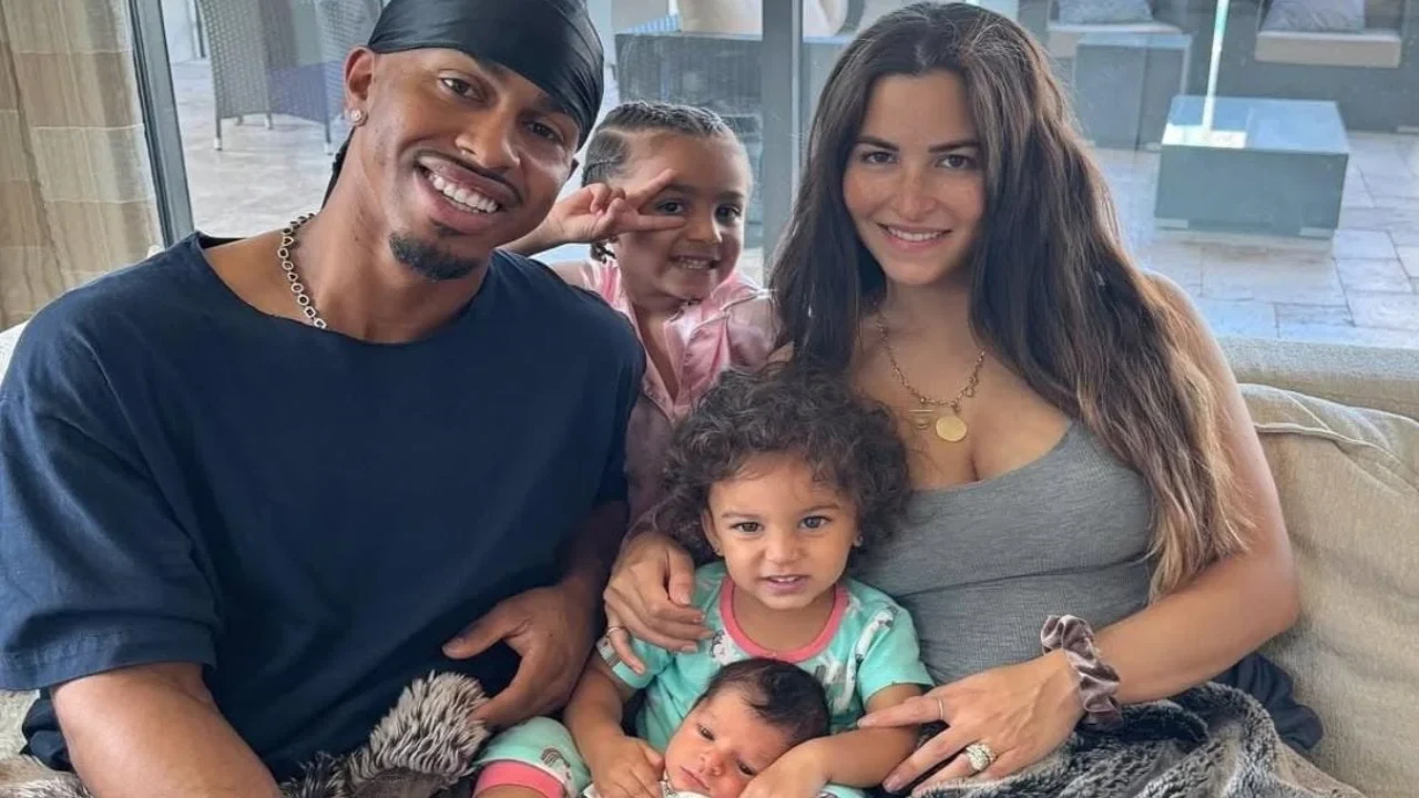 Francisco, Kalina, Amapola Chloé, Koa Amani & Katia Reguero Lindor (via Instagram) Francisco, Kalina, Amapola Chloé, Koa Amani & Katia Reguero Lindor (via Instagram)