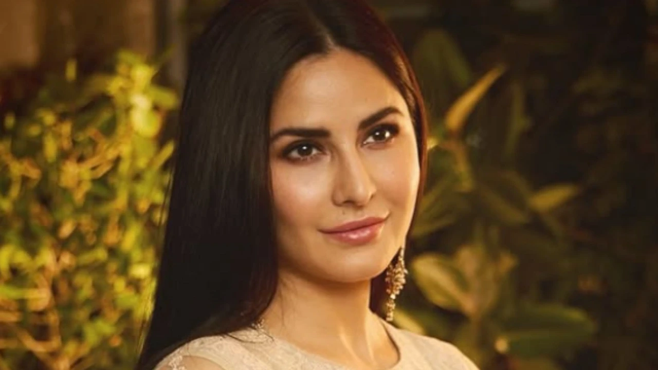 Wondering how Katrina Kaif has a glass-like dewy skin? Dhoom 3 actress swears by THIS ice water hack to reduce puffiness