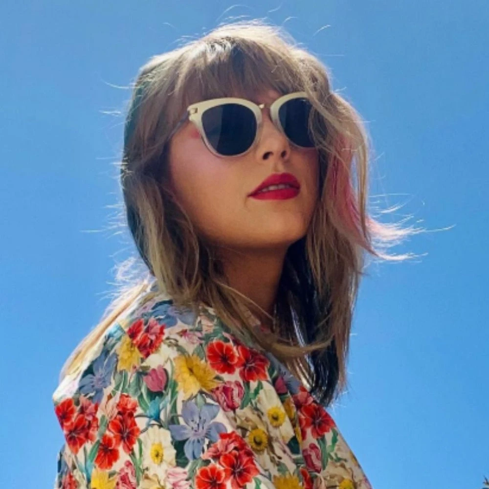 Taylor Swift Buys USD 13K Giant Friendship Bracelet From Eras Tour: Here’s Why It’s Big Deal for Swifties