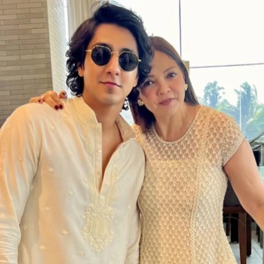 Saiyaara: Teary-eyed Ahaan Panday's mom Deanne requesting hug from Aneet Padda will melt your hearts