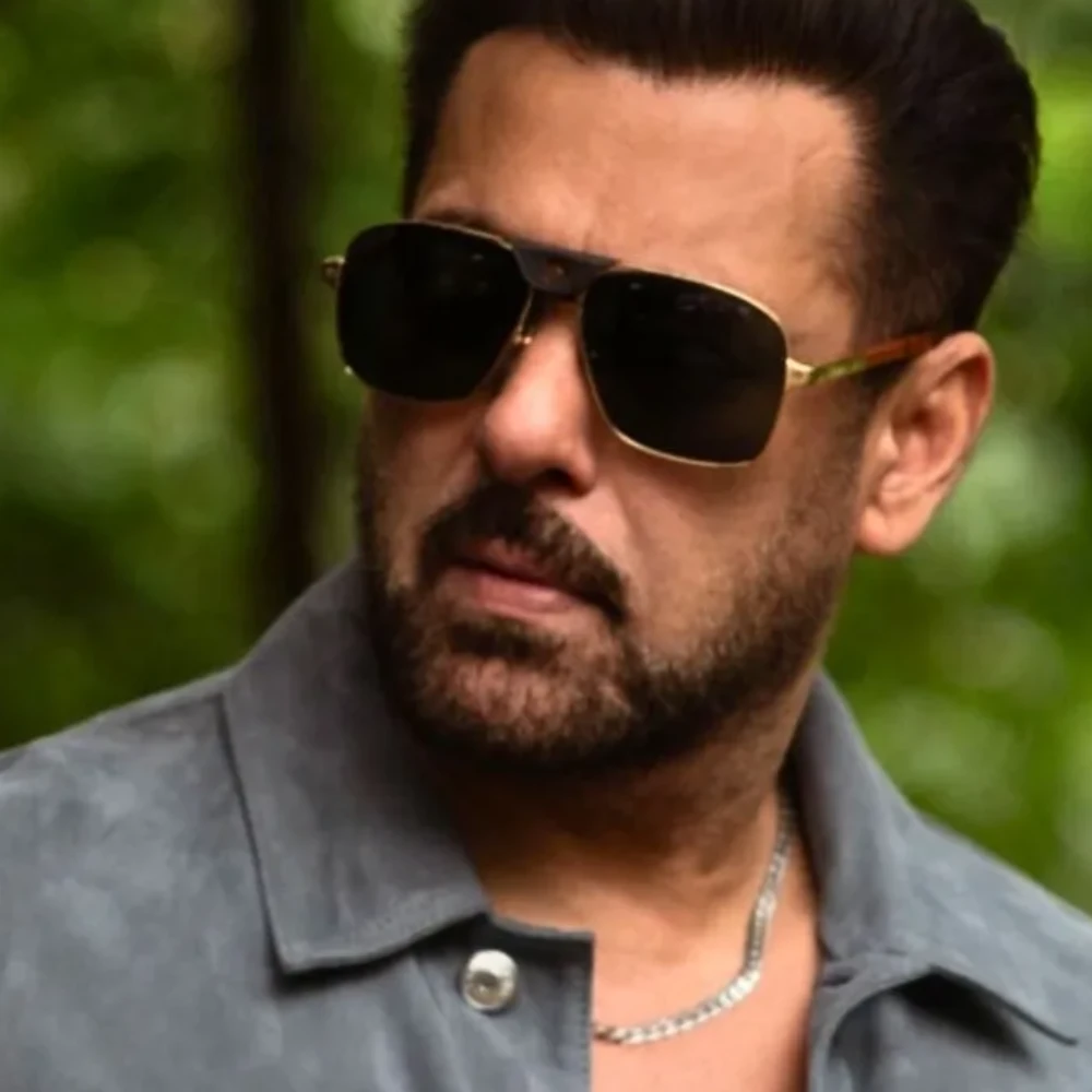 Fans are going gaga over Salman Khan’s new photo flaunting his swag: ‘26 ke lag rahe hai’