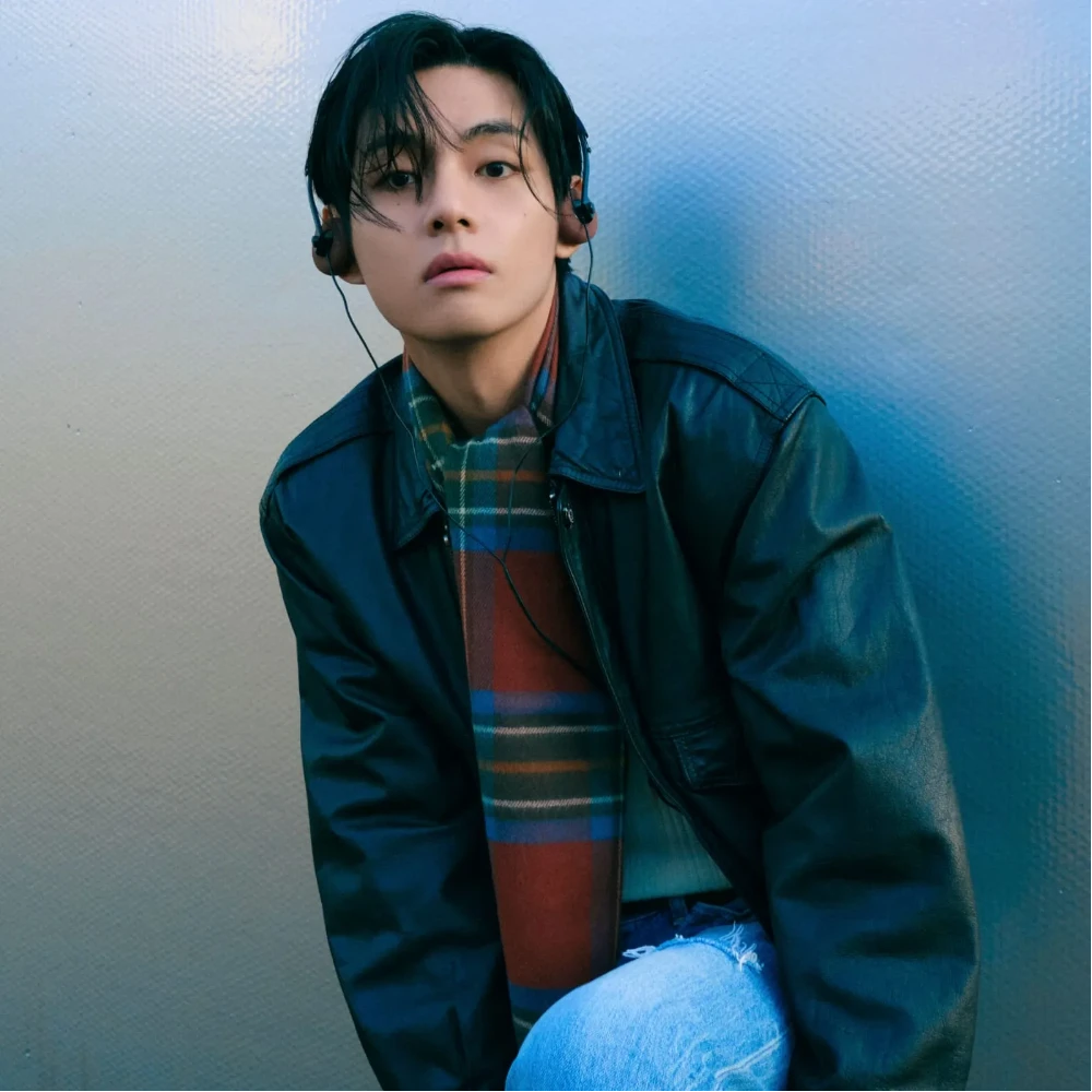 V expresses excitement for 2026 BTS World Tour, personally invites Jonathan Anderson to attend in South Korea