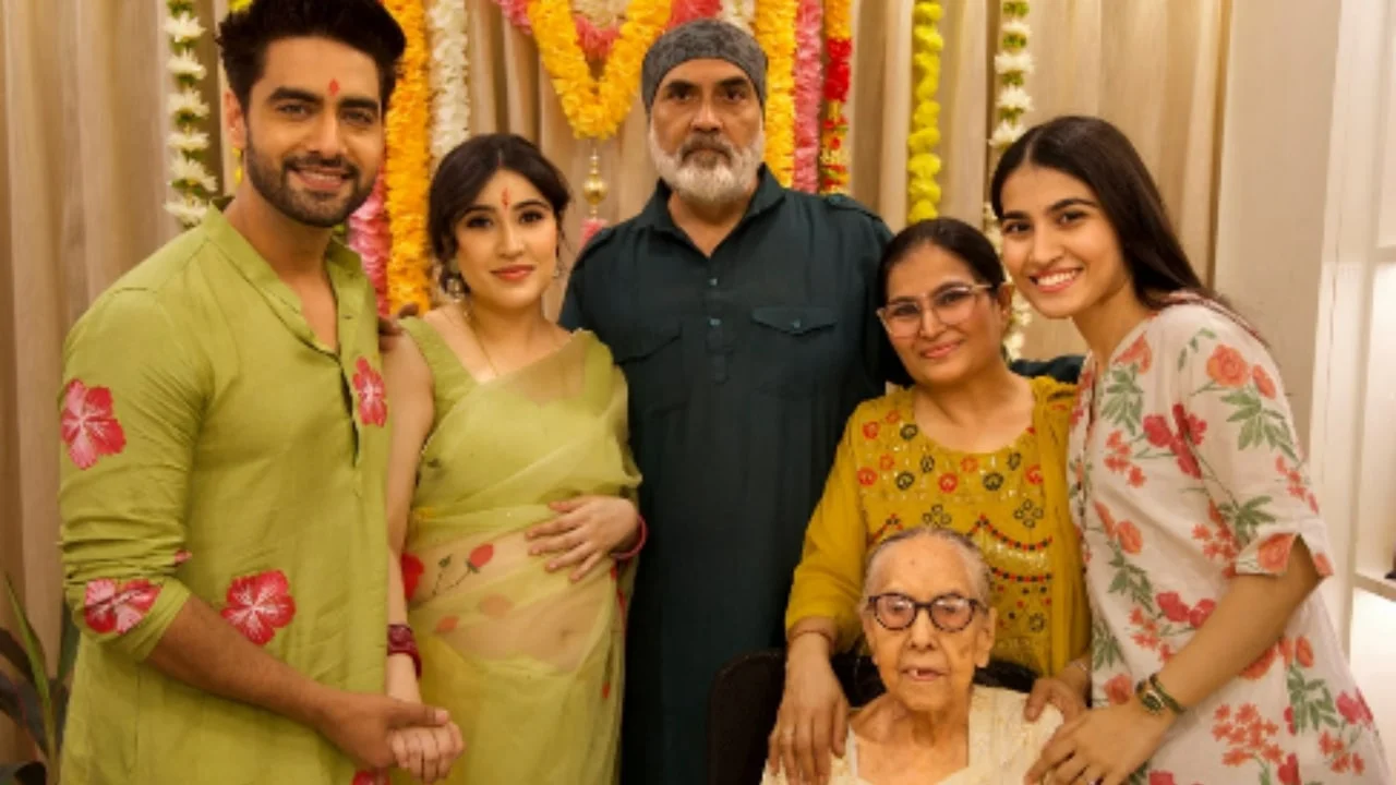 Here are Rohit Purohit and Sheena Bajaj's PICS from their new house