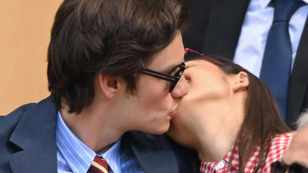 Louis Partridge & Olivia Rodrigo (via Getty Images)
