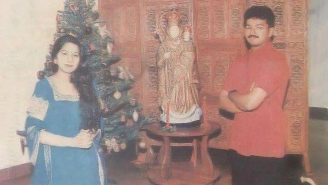 Thalapathy Vijay's original picture with wife Sangeetha (PC: X)