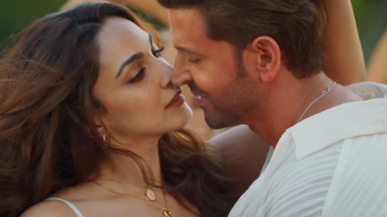 War 2 New Song Aavan Jaavan Twitter Review. Picture courtesy: YRF/YouTube War 2 New Song Aavan Jaavan Twitter Review: Are fans liking Hrithik Roshan and Kiara Advani's sizzling chemistry?