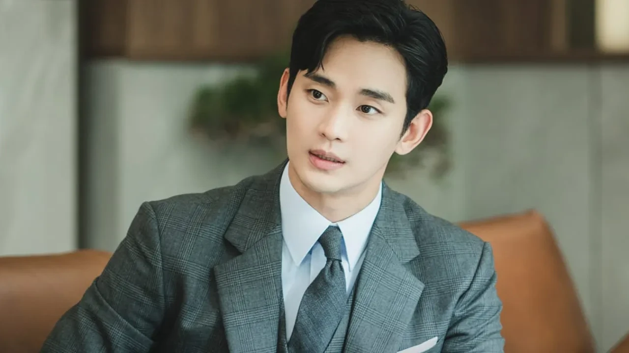 Kim Soo Hyun: Courtesy of tvN Kim Soo Hyun: Courtesy of tvN