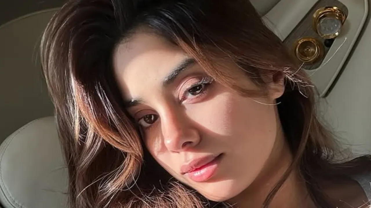 Janhvi Kapoor goes Sreeleela way, hikes her fees for Peddi and AA22 after bagging Rs 5 crore for Devara?