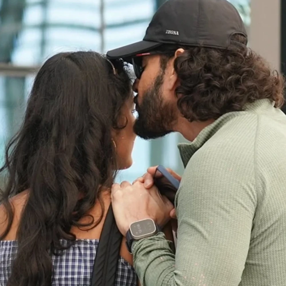 Mahesh Babu gives sweet kiss to Sitara Ghattamaneni before family jets off for her birthday celebrations, see PIC