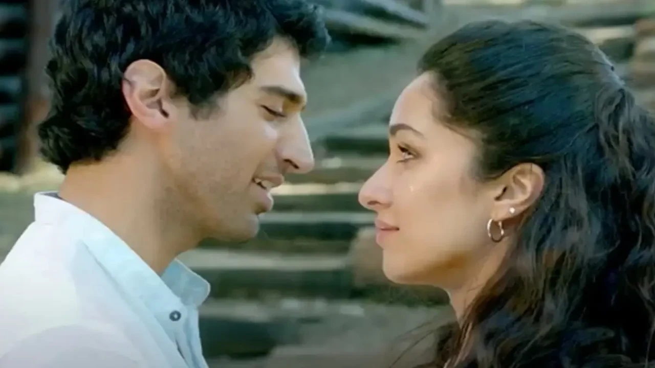 Will Aditya Roy Kapur, Shraddha Kapoor reunite with Mohit Suri for Aashiqui 3? Picture courtesy: T-Series/YouTube Will Aditya Roy Kapur, Shraddha Kapoor reunite with Mohit Suri for Aashiqui 3? Director says 'Burden mere sar pe...'