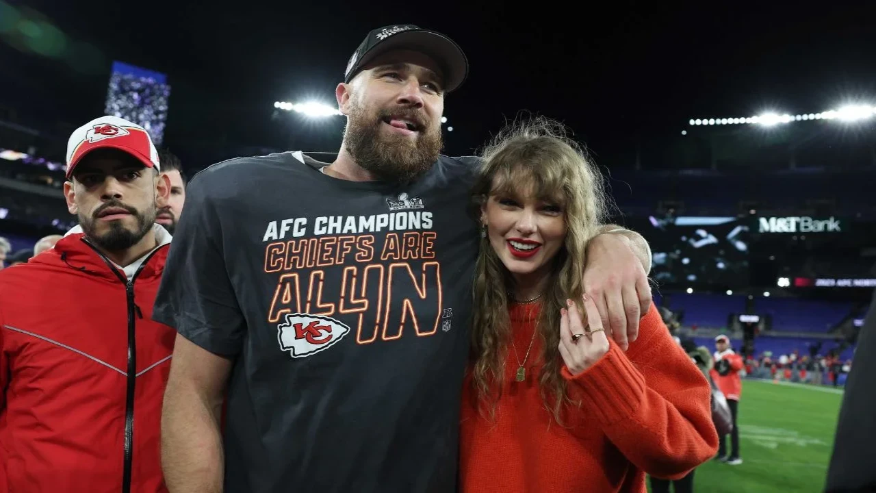 Travis Kelce & Taylor Swift (via Getty Images) Travis Kelce & Taylor Swift (via Getty Images)
