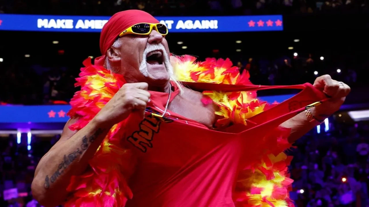 Hulk Hogan (via Getty Images) Hulk Hogan (via Getty Images)