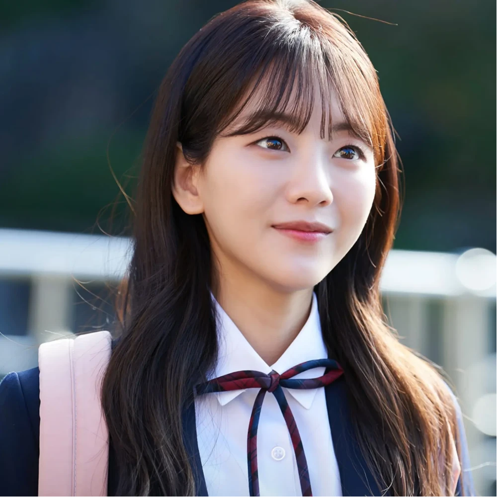 Cho Yi Hyun flaunts shirtless Choo Young Woo's 'beauty' in Head Over Heels BTS clip, fans say she's 'just like us'