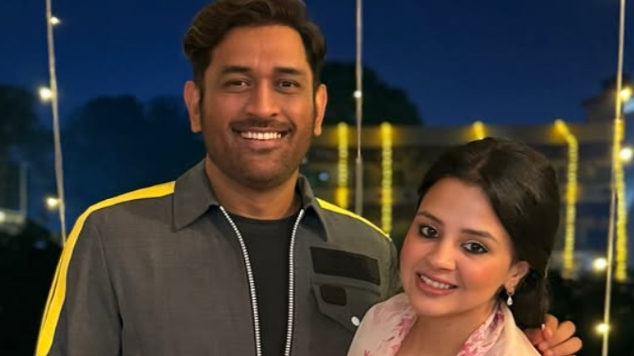 What's the age gap between MS Dhoni and Sakshi Dhoni? Picture courtesy: Sakshi Dhoni/Instagram What's the age gap between MS Dhoni and Sakshi Dhoni? All you need to know about the cricket world's power couple