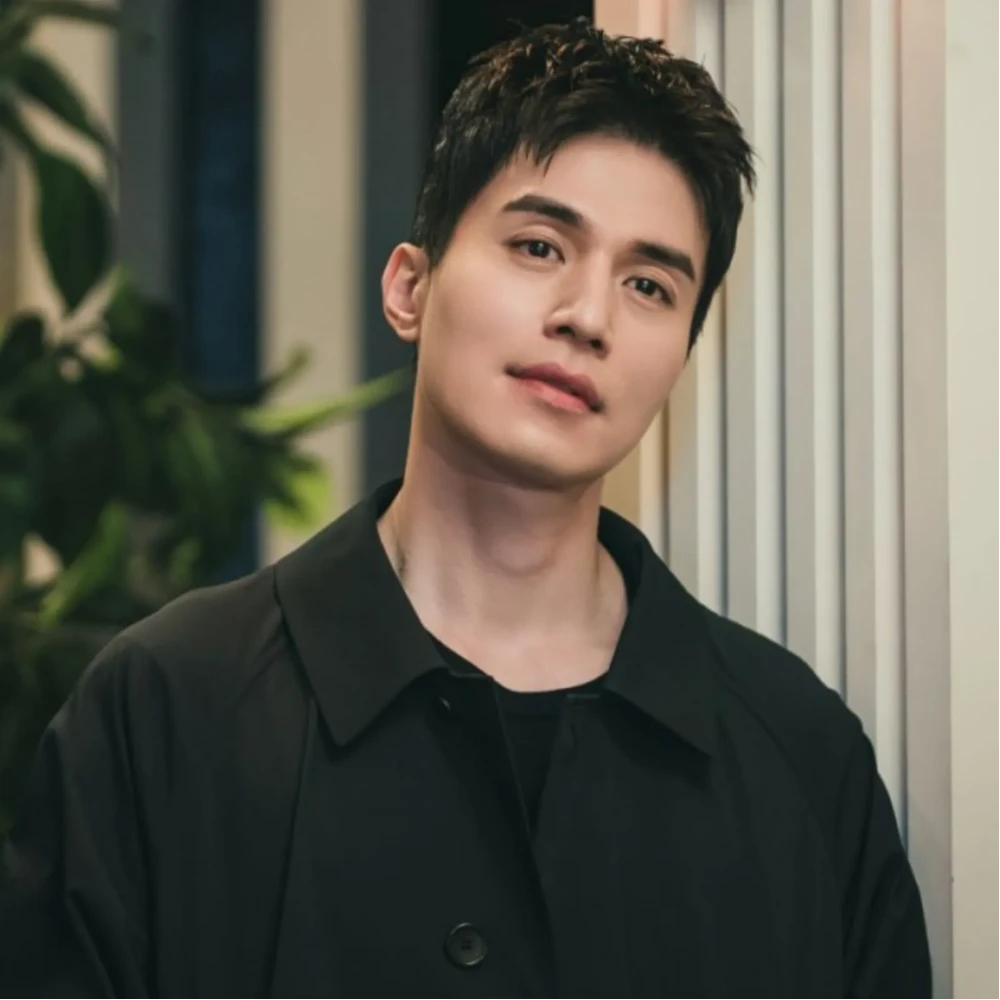 Does Lee Dong Wook feel jealous when Jang Do Yeon works with male stars? His flirty reply has fans saying ‘get married’
