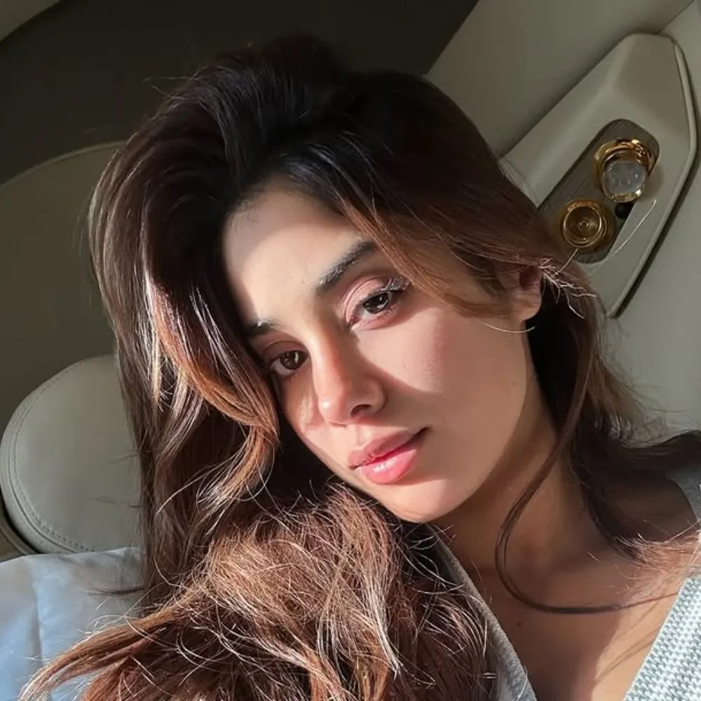Janhvi Kapoor goes Sreeleela way, hikes her fees for Peddi and AA22 after bagging Rs 5 crore for Devara?