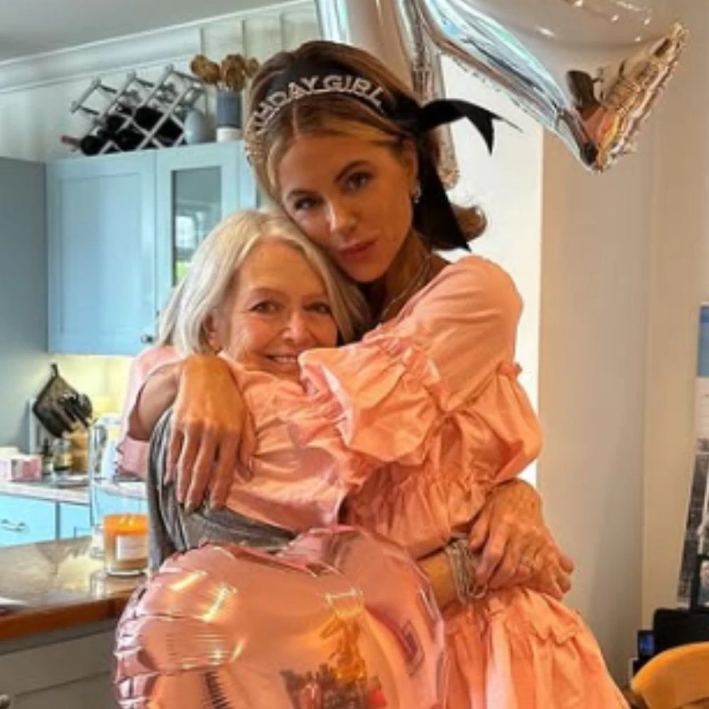 Kate Beckinsale Reveals Mom Judy Loe Passed Away in Her Arms After Cancer Battle: 'I Am Paralyzed'