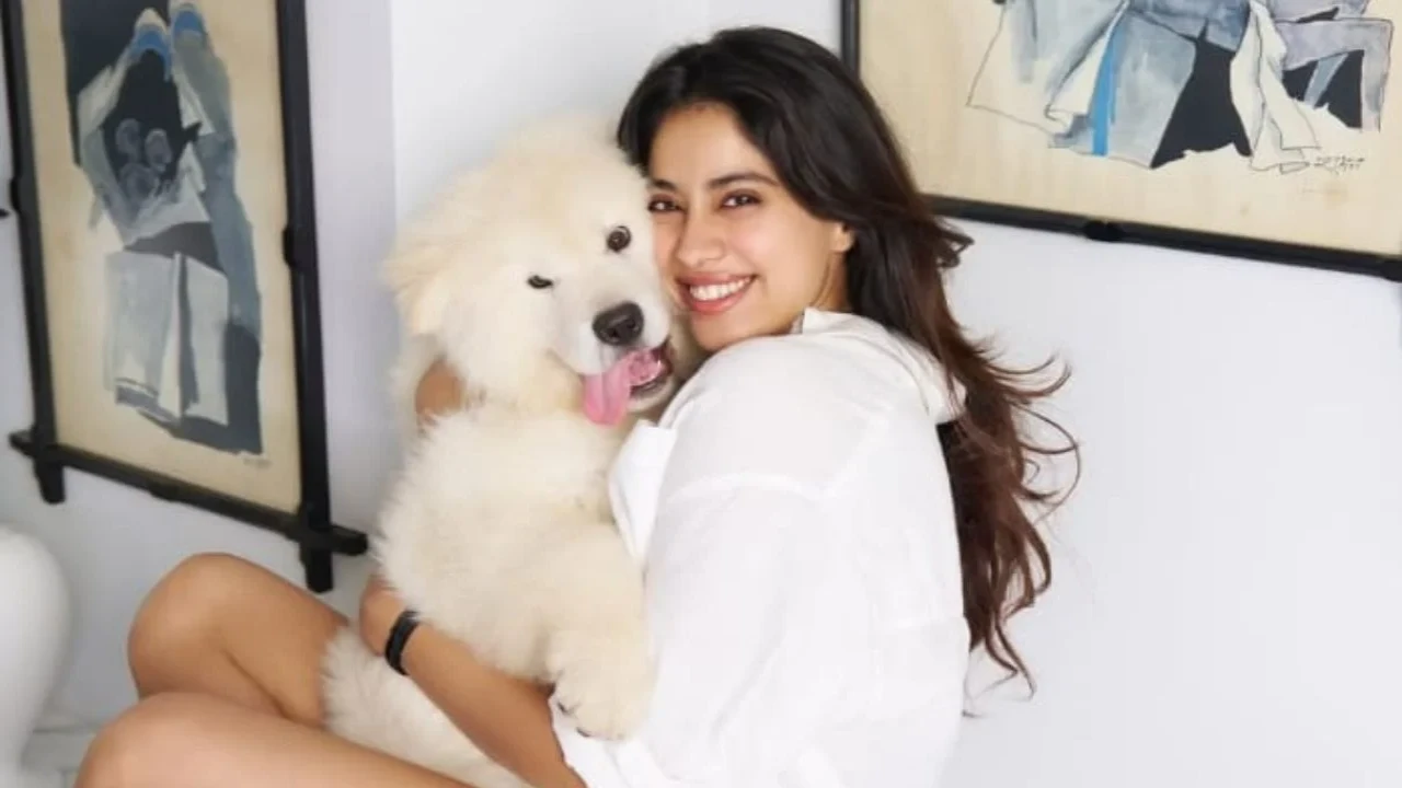 Janhvi Kapoor (via Instagram) Janhvi Kapoor (via Instagram)
