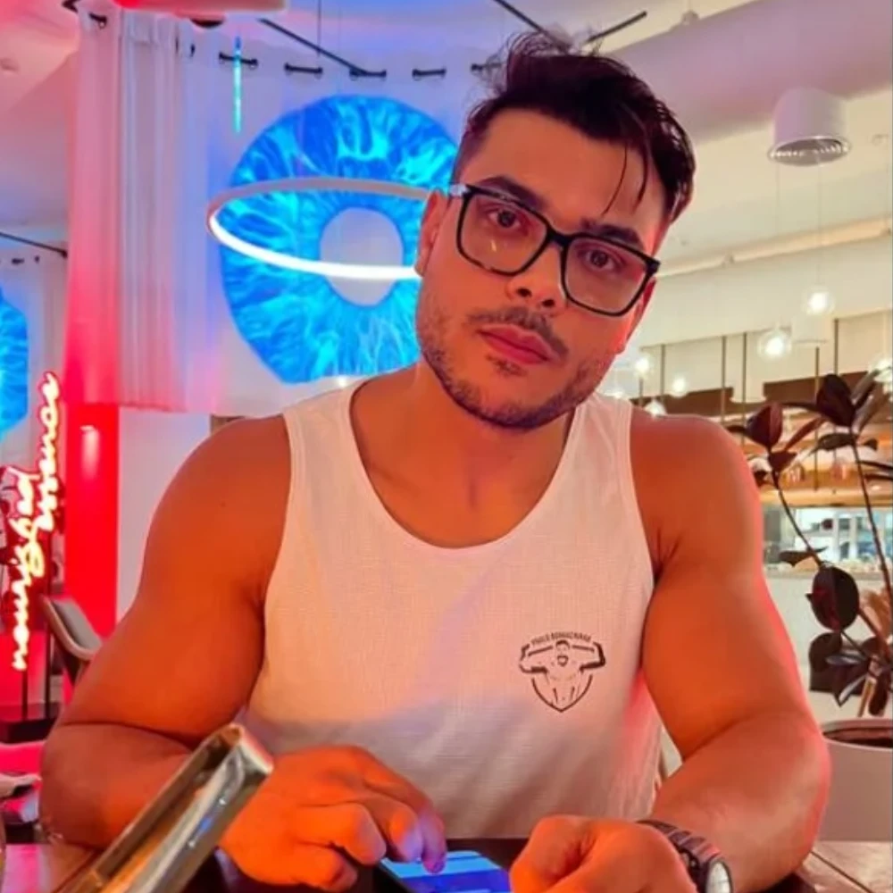 'You should look for a better man,' Paulo Costa claims Khamzat Chimaev messaged 'dirty things' to his girlfriend