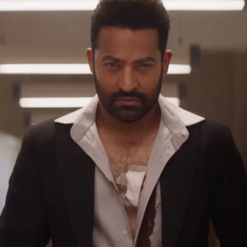 War 2: Jr NTR fans can’t keep calm as they react to his 6-pack abs transformation in trailer