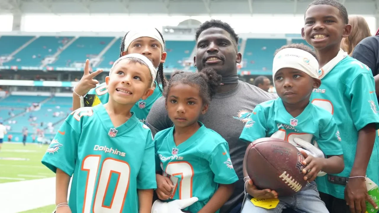 How Many Kids Does Tyreek Hill Have? Know All About NFL Star’s Children He Shares With Different Women (PC: Getty Images) How Many Kids Does Tyreek Hill Have? Know All About NFL Star’s Children He Shares With Different Women