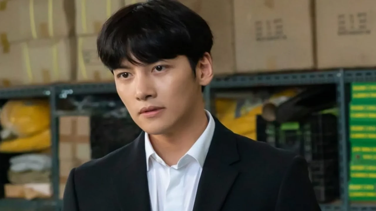 Ji Chang Wook: Courtesy of SBS Ji Chang Wook: Courtesy of SBS