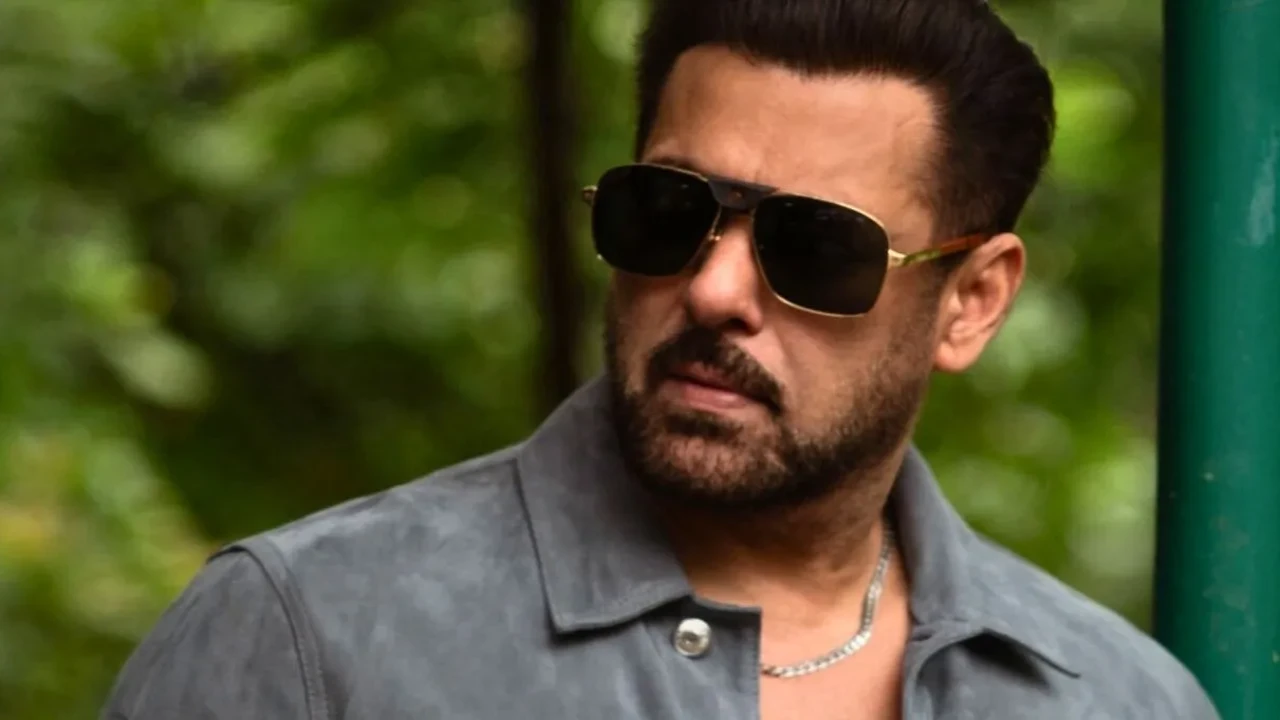Fans are going gaga over Salman Khan’s new photo flaunting his swag: ‘26 ke lag rahe hai’ (Credits: Salman Khan's Instagram) Salman Khan