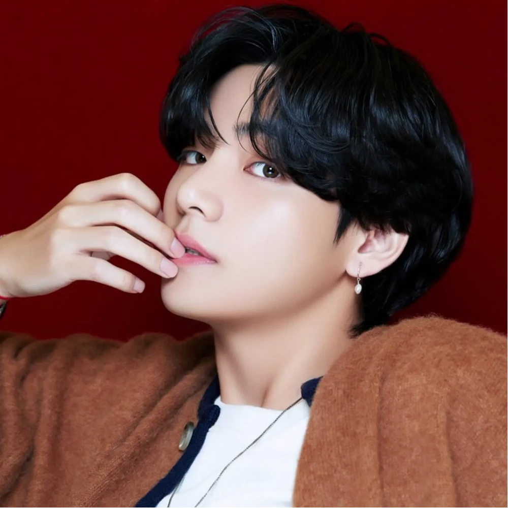 Are BTS V’s opportunities being 'blocked' by HYBE? Fans slam staff's 'unprofessional' action during Paris visit