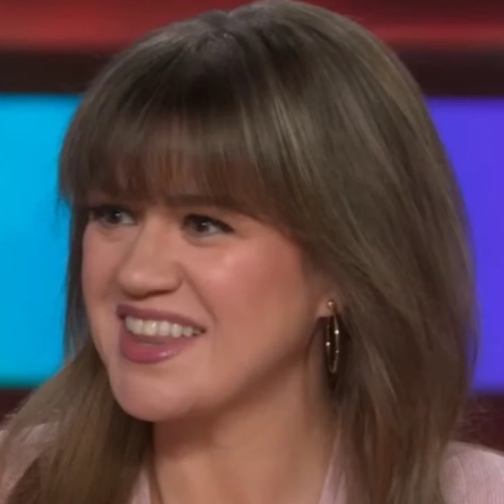 Kelly Clarkson Says 'Dating While Being Famous Can be Very Difficult’ As She Pokes Fun at Her Past Relationships