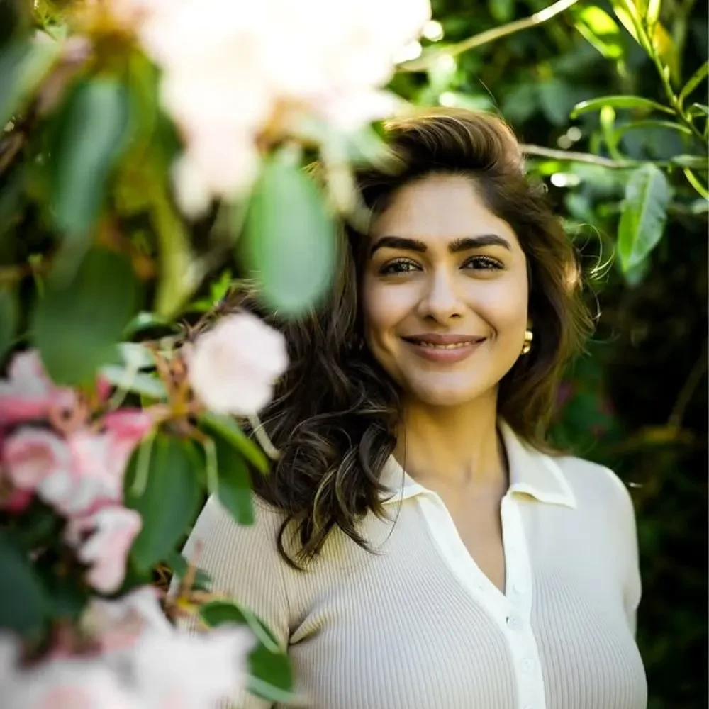 Aesthetic PICS to click when you’re in love ft Mrunal Thakur 